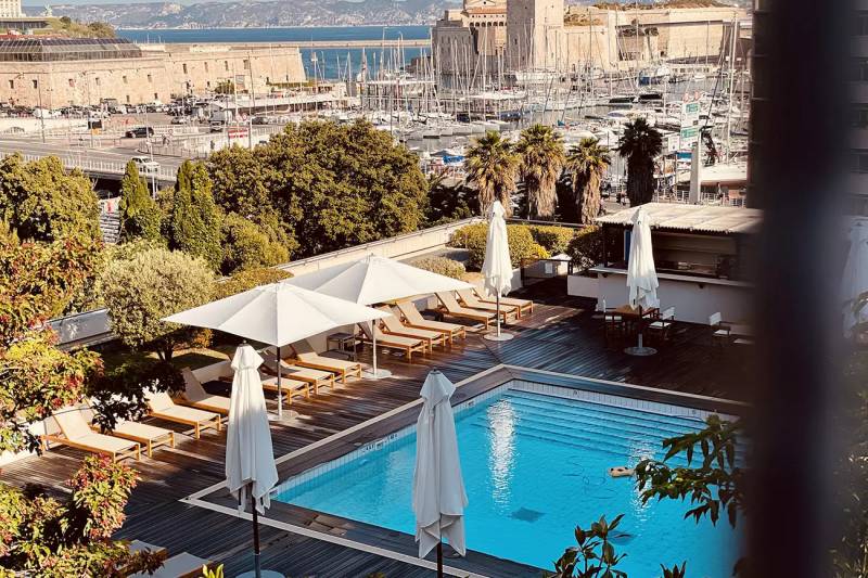 Réserver un chauffeur privé pour se rendre à Radisson Blu à Marseille