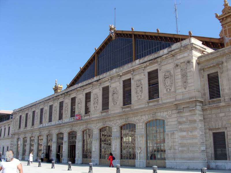 Réserver un chauffeur privé depuis la gare de Marseille Saint-Charles avec ARGO VTC