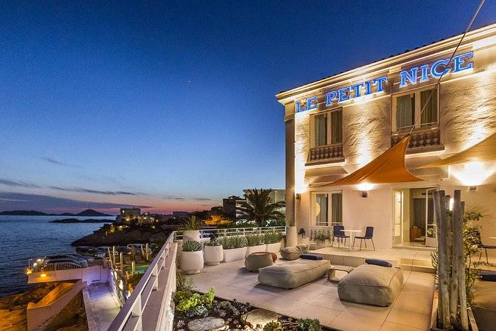 Réserver un chauffeur privé pour se rendre au Petit Nice pour un dîner d'exception